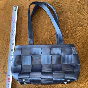 Seatbelt Bag, grey color, great condition.